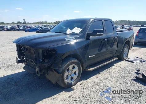 2021 Ram 1500 Big Horn 4X2 6'4 Box z USA, uszkodzony, nr VIN 1C6RREBT5MN801556